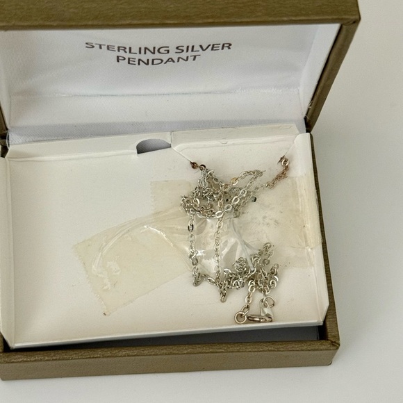 August Sterling Silver 18” Simulated Peridot Necklace New in Box - Picture 4 of 4